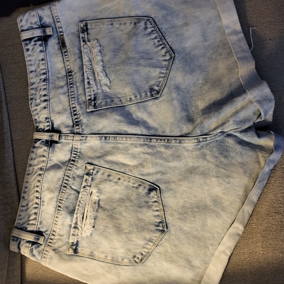 Distressed Jean shorts NWT size 1x - Picture 2 of 3